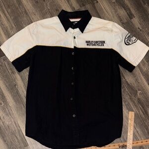 Harley Davidson embroidered 
men’s  button down short sleeve 
Medium - NWOT